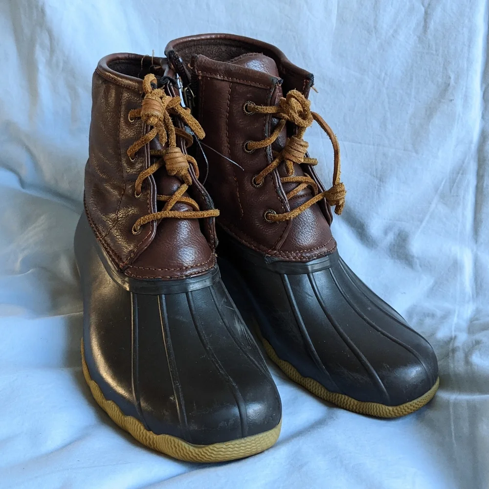 Sperry girl saltwater boots size 4